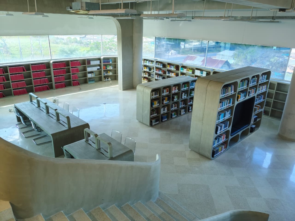 Interior Perpustakaan STIE Pancasetia